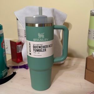 **Rare Sage** 30 oz Stanley